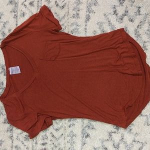 No boundaries rust v neck tee